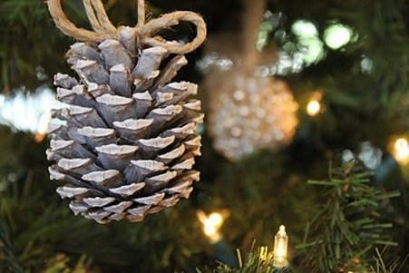 awesome-pinecone-decorations-for-christmas-14