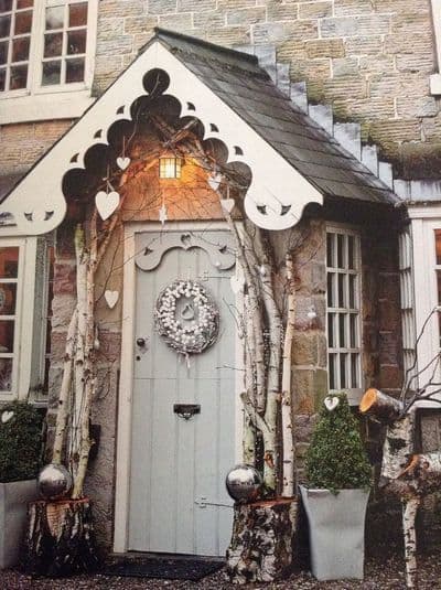 stunning-christmas-front-door-decor-ideas-12