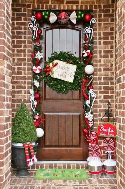 stunning-christmas-front-door-decor-ideas-14