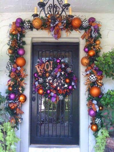 stunning-christmas-front-door-decor-ideas-21