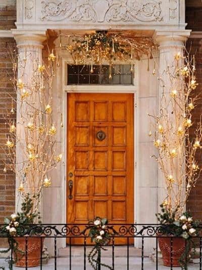 stunning-christmas-front-door-decor-ideas-24