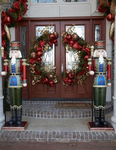 stunning-christmas-front-door-decor-ideas-25