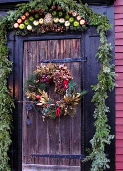 stunning-christmas-front-door-decor-ideas-34