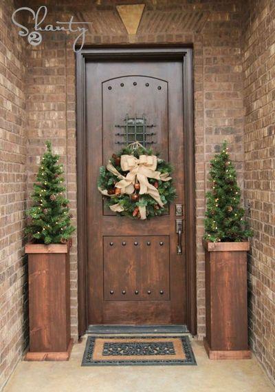 stunning-christmas-front-door-decor-ideas-38
