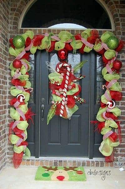 stunning-christmas-front-door-decor-ideas-5