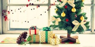 Χριστουγεννιάτικο δεντράκι με δώρα για τα Χριστούγεννα - Συμβουλές για την αγορά χριστουγεννιάτικων παιχνιδιών