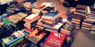 Χριστουγεννιάτικο δέντρο με βιβλία - Christmas tree, Video