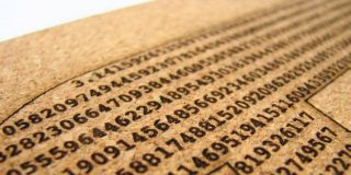 Χαλί με αποτύπωση του αριθμού π 3,1415 παραπέμπει νοητά στο γεωμετρικό σχήμα Κύκλος (εμβαδόν, διάμετρος, ακτίνα, περιφέρεια)