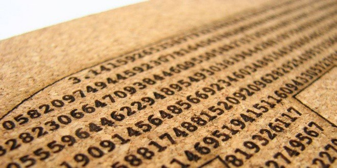 Χαλί με αποτύπωση του αριθμού π 3,1415 παραπέμπει νοητά στο γεωμετρικό σχήμα Κύκλος (εμβαδόν, διάμετρος, ακτίνα, περιφέρεια)