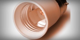 Ντοϋι, βίντεο για την εύκολη σύνδεση του με λάμπα στο ταβάνι (Video)