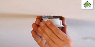 Τοποθέτηση χωνευτού σποτ για φωτισμό σε ψευδοροφή από γυψοσανίδα - Πως τοποθετώ χωνευτά σποτ (συμβουλές)