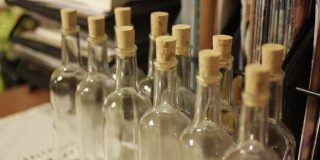 Πως βγάζουμε τον φελλό από ένα μπουκάλι ! (Video)