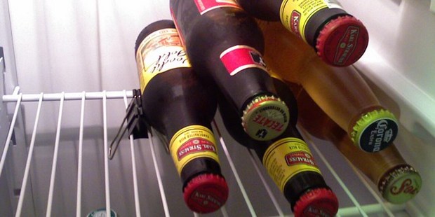 binder-clip-to-keep-beer-stacked Clever Binder clip Tips