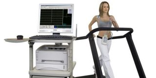 Γυναίκα κάνει το Τεστ κοπώσεως σε κυλιόμενο τάπητα - Γιατί πρέπει να κάνουμε το τεστ κόπωσης