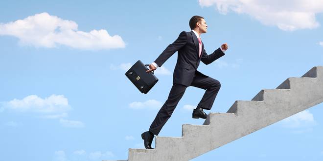 Επιτυχημένος άντρας στο επάγγελμα του με υψηλές αμοιβές και χωρίς πτυχίο ανέρχεται στην σκάλα της επαγγελματικής του ανέλιξης