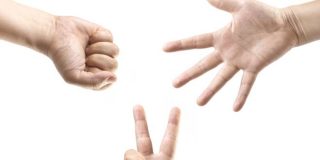 Πώς θα κερδίσετε στο πέτρα - ψαλίδι - χαρτί και τα κρυμμένα μοτίβα τα οποία μπορείτε να προβλέψετε και να κερδίσετε