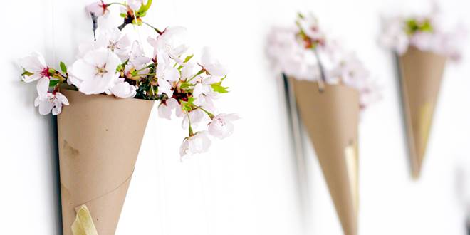 Πρωτομαγιάτικο κρεμαστό καλαθάκι με λουλούδια για την Πρωτομαγιά