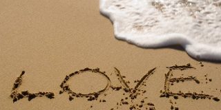 Καλοκαίρι, παραλία, θάλασσα, έρωτες αλλά και προκλήσεις, κίνδυνοι και νοσήματα