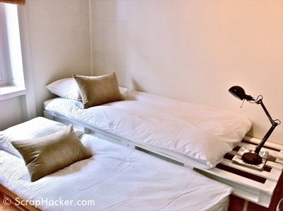 Κρεβάτι άσπρο από ξύλινες παλέτες - Νο 10