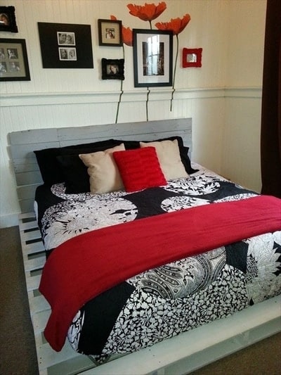 Κρεβάτι άσπρο από ξύλινες παλέτες - Νο 2