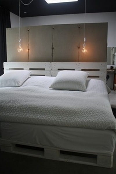 Κρεβάτι άσπρο από ξύλινες παλέτες - Νο 22