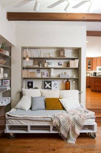 Κρεβάτι άσπρο από ξύλινες παλέτες - Νο 24