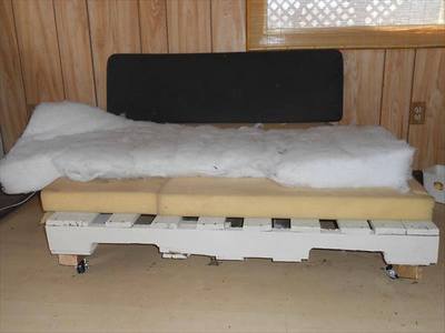 Κρεβάτι άσπρο από ξύλινες παλέτες - Νο 27