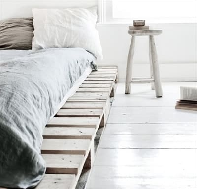 Κρεβάτι άσπρο από ξύλινες παλέτες - Νο 37