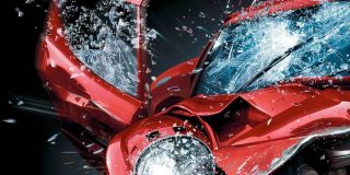 Τρακαρισμένο αυτοκίνητο μετά από τροχαίο - Τι κάνουμε εκτός από «τον σταυρό μας..»;