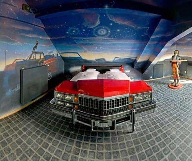 Νο 22 «Φανταστική κρεβατοκάμαρα» ● Κρεβάτι αυτοκινήτου …για τέρμα τα γκάζια και άτσαλα παρκαρίσματα που δεν κοστίζουν