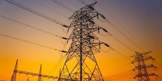 Πυλώνες μεταφοράς ηλεκτρικού νυκτερινού ρεύματος με οικιακό νυχτερινό τιμολόγιο