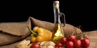 Ελαιόλαδο, πιπεριά, ντοματάκια, ζυμαρικά ... συμβολικά για την Παγκόσμια Ημέρα Διατροφής - 16η Οκτωβρίου World Food Day