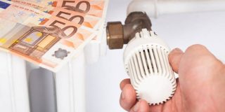 Ρύθμιση θερμοστάτη σε σώμα καλοριφέρ θέρμανσης για εξοικονόμηση χρημάτων (ευρώ) στο πετρέλαιο θέρμανσης