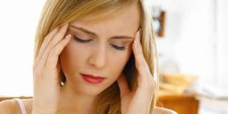 7 συμβουλές για τον πονοκέφαλο: Κάντε διάλειμμα, πιείτε τσάι, τεντωθείτε, ζεστή κομπρέσα, ξεκουράστε μάτια, μασάζ, γελάστε