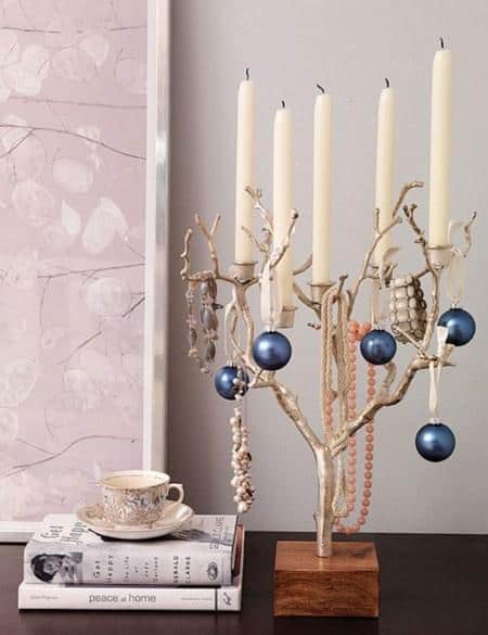 amazing christmas candles and decorations with them 14 20+ Ιδέες Χριστουγεννιάτικης διακόσμησης με κεριά & κηροπήγια
