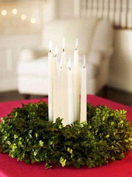 amazing christmas candles and decorations with them 9 20+ Ιδέες Χριστουγεννιάτικης διακόσμησης με κεριά & κηροπήγια