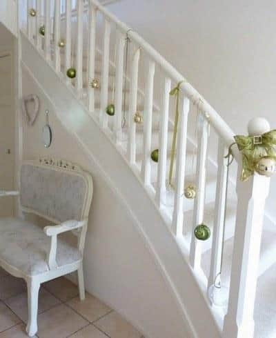christmas-stairs-decoration-ideas-29