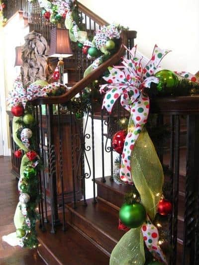 christmas-stairs-decoration-ideas-70