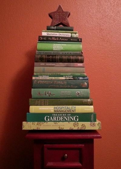 christmas-tree-book-xristougenniatiko-dentro-apo-vivlia-34