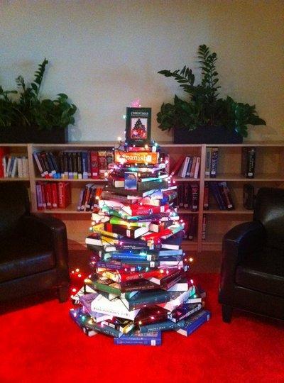 christmas-tree-book-xristougenniatiko-dentro-apo-vivlia-63