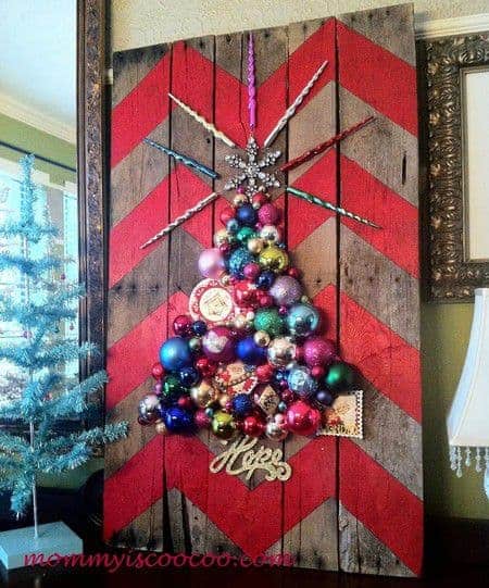christmas-tree-from-pallets-xristougenniatiko-dentro-palletes-10