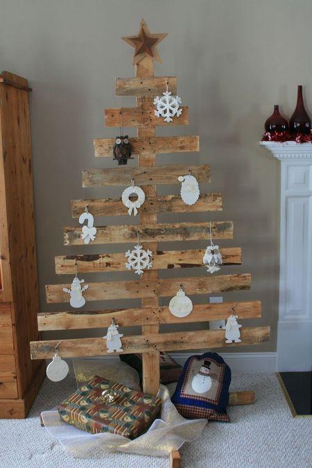 christmas-tree-from-pallets-xristougenniatiko-dentro-palletes-14