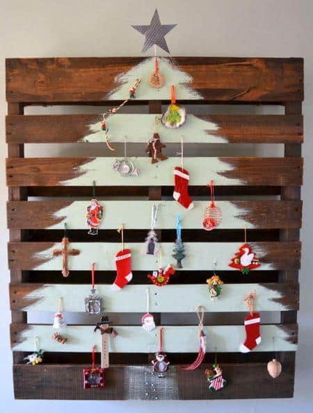 christmas-tree-from-pallets-xristougenniatiko-dentro-palletes-2