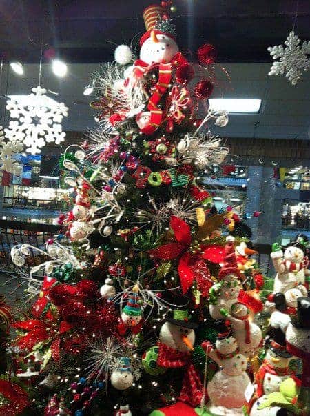 christmas-tree-from-pallets-xristougenniatiko-dentro-palletes-21