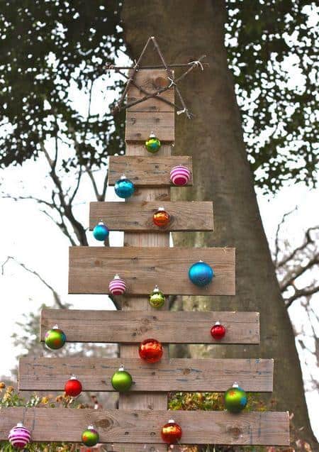 christmas-tree-from-pallets-xristougenniatiko-dentro-palletes-29