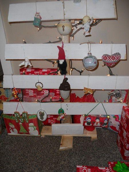 christmas-tree-from-pallets-xristougenniatiko-dentro-palletes-4