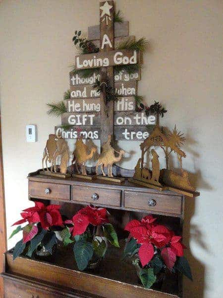 christmas-tree-from-pallets-xristougenniatiko-dentro-palletes-44