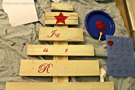 christmas-tree-from-pallets-xristougenniatiko-dentro-palletes-6