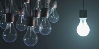 Μια λάμπα αναμμένη και πολλές λάμπες σβηστές .. επακόλουθο όταν κάνεις λάθη που «φουσκώνουν» τους λογαριασμούς της ΔΕΗ