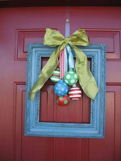 stunning-christmas-front-door-decor-ideas-11